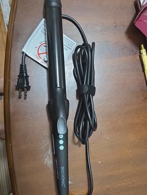 Bio Ionic Black Ceramic 1.25 Curling Wand – Black